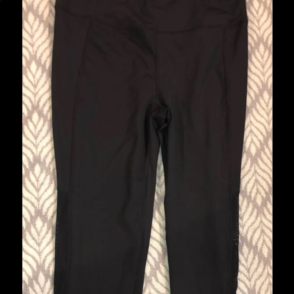 Dryfit sport crop legging sz M. mesh panels above knee, tulip calf, never worn
